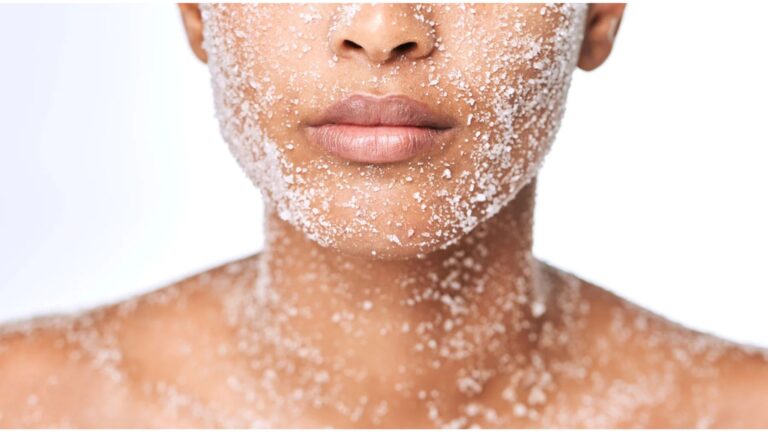 Read more about the article Peeling με καστανή ζάχαρη στο πρόσωπο: Είναι τελικά καλό ή επικίνδυνο;